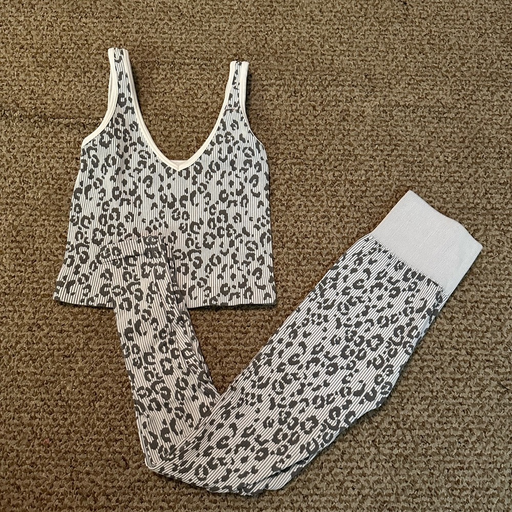 Cheetah workout set size S/M